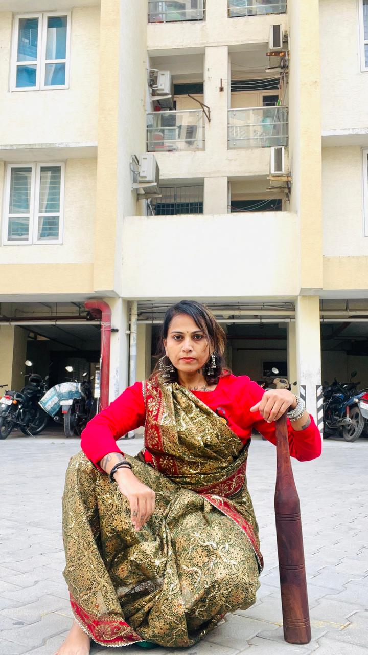 Traditional attire with Karala Kattai